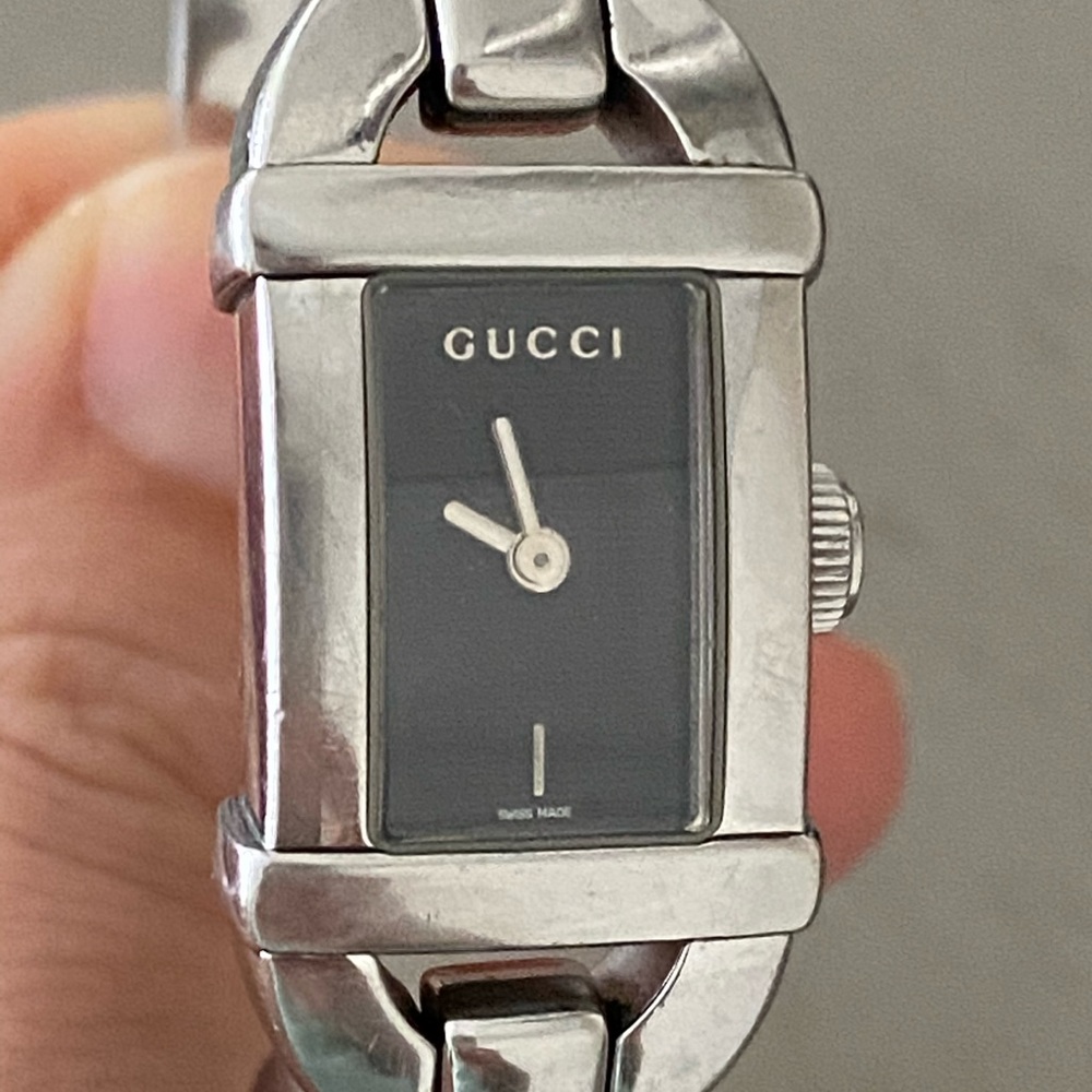 Ladie’s Rectangular Gucci Timepiece 6800L